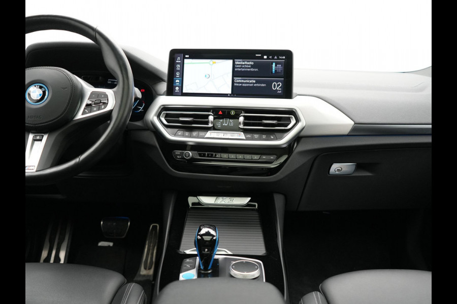 BMW iX3 M Sport 80 kWh 286pk Dealer O.H. | Panodak | Adaptive Cruise | Laser LED | Camera | Lederen Sportstoelen Memory & Verwarmd | Keyless | Sfeerverlichting | Blis | Apple Carplay | Navigatie | DAB |