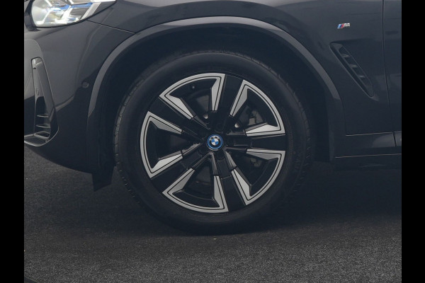 BMW iX3 M Sport 80 kWh 286pk Dealer O.H. | Panodak | Adaptive Cruise | Laser LED | Camera | Lederen Sportstoelen Memory & Verwarmd | Keyless | Sfeerverlichting | Blis | Apple Carplay | Navigatie | DAB |