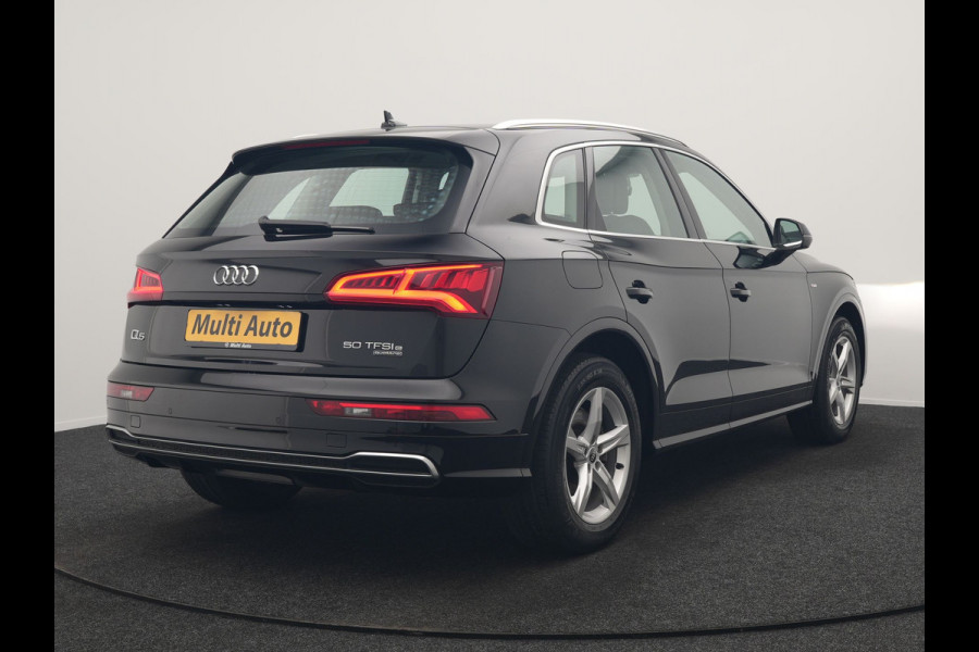 Audi Q5 50 TFSI e Quattro S Line PHEV 300pk Dealer O.H. | Trekhaak Af Fabriek | Luchtvering | Alcantara Sportstoelen Verwarmd | Cruise Control | Navigatie Plus | DAB | LED Koplampen | 18"L.M | Plug In Hybrid |