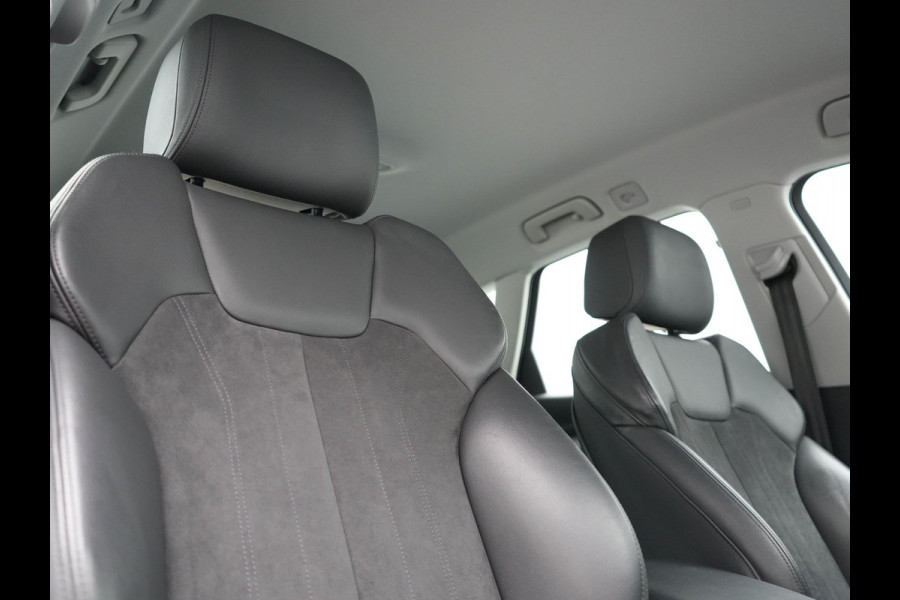 Audi Q5 50 TFSI e Quattro S Line PHEV 300pk Dealer O.H. | Trekhaak Af Fabriek | Luchtvering | Alcantara Sportstoelen Verwarmd | Cruise Control | Navigatie Plus | DAB | LED Koplampen | 18"L.M | Plug In Hybrid |