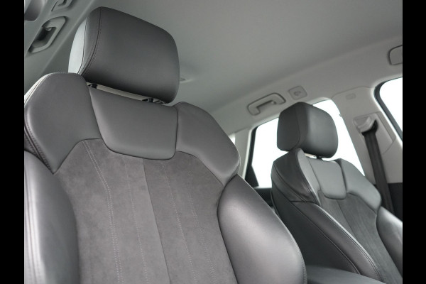 Audi Q5 50 TFSI e Quattro S Line PHEV 300pk Dealer O.H. | Trekhaak Af Fabriek | Luchtvering | Alcantara Sportstoelen Verwarmd | Cruise Control | Navigatie Plus | DAB | LED Koplampen | 18"L.M | Plug In Hybrid |