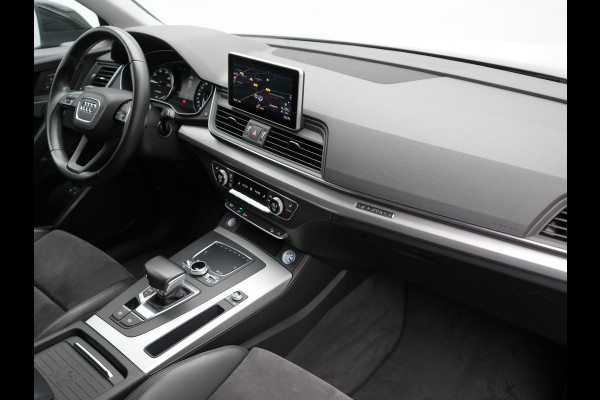 Audi Q5 50 TFSI e Quattro S Line PHEV 300pk Dealer O.H. | Trekhaak Af Fabriek | Luchtvering | Alcantara Sportstoelen Verwarmd | Cruise Control | Navigatie Plus | DAB | LED Koplampen | 18"L.M | Plug In Hybrid |