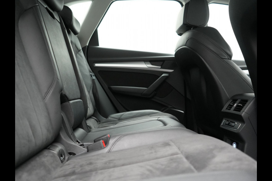 Audi Q5 50 TFSI e Quattro S Line PHEV 300pk Dealer O.H. | Trekhaak Af Fabriek | Luchtvering | Alcantara Sportstoelen Verwarmd | Cruise Control | Navigatie Plus | DAB | LED Koplampen | 18"L.M | Plug In Hybrid |