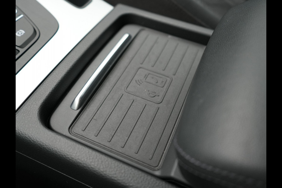 Audi Q5 50 TFSI e Quattro S Line PHEV 300pk Dealer O.H. | Trekhaak Af Fabriek | Luchtvering | Alcantara Sportstoelen Verwarmd | Cruise Control | Navigatie Plus | DAB | LED Koplampen | 18"L.M | Plug In Hybrid |