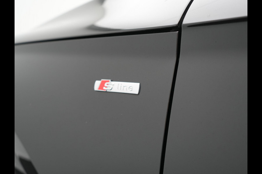 Audi Q5 50 TFSI e Quattro S Line PHEV 300pk Dealer O.H. | Trekhaak Af Fabriek | Luchtvering | Alcantara Sportstoelen Verwarmd | Cruise Control | Navigatie Plus | DAB | LED Koplampen | 18"L.M | Plug In Hybrid |
