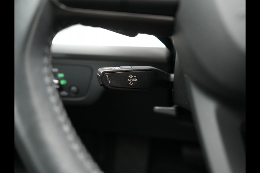 Audi Q5 50 TFSI e Quattro S Line PHEV 300pk Dealer O.H. | Trekhaak Af Fabriek | Luchtvering | Alcantara Sportstoelen Verwarmd | Cruise Control | Navigatie Plus | DAB | LED Koplampen | 18"L.M | Plug In Hybrid |
