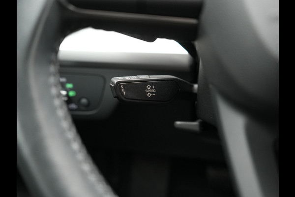 Audi Q5 50 TFSI e Quattro S Line PHEV 300pk Dealer O.H. | Trekhaak Af Fabriek | Luchtvering | Alcantara Sportstoelen Verwarmd | Cruise Control | Navigatie Plus | DAB | LED Koplampen | 18"L.M | Plug In Hybrid |