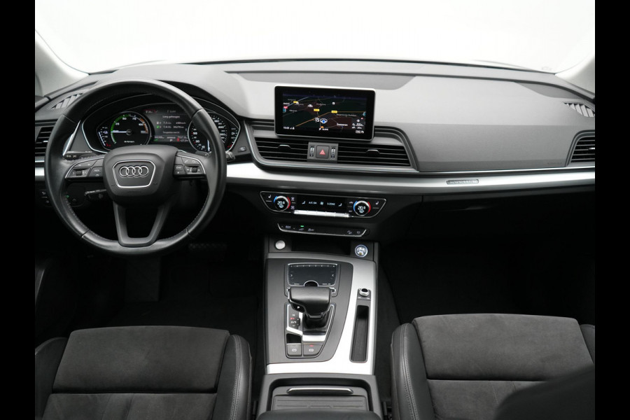 Audi Q5 50 TFSI e Quattro S Line PHEV 300pk Dealer O.H. | Trekhaak Af Fabriek | Luchtvering | Alcantara Sportstoelen Verwarmd | Cruise Control | Navigatie Plus | DAB | LED Koplampen | 18"L.M | Plug In Hybrid |