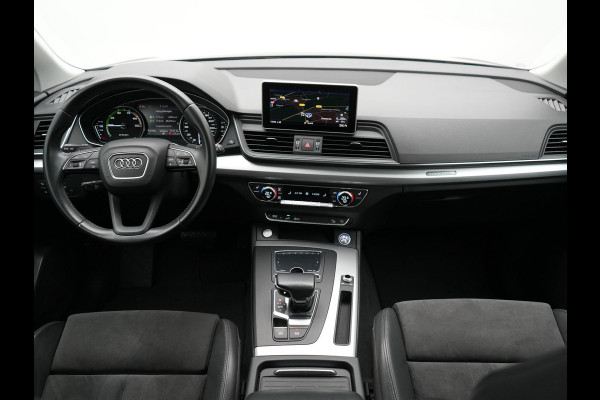 Audi Q5 50 TFSI e Quattro S Line PHEV 300pk Dealer O.H. | Trekhaak Af Fabriek | Luchtvering | Alcantara Sportstoelen Verwarmd | Cruise Control | Navigatie Plus | DAB | LED Koplampen | 18"L.M | Plug In Hybrid |