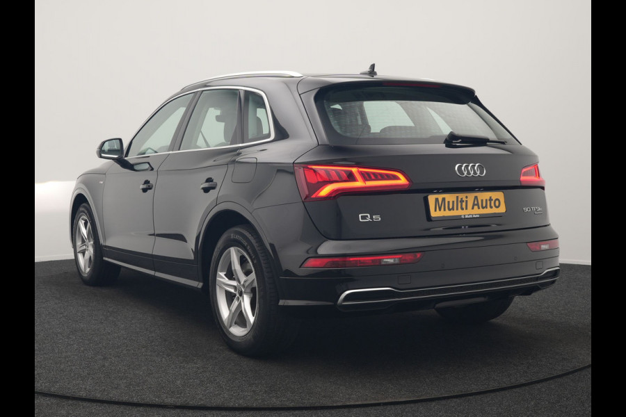 Audi Q5 50 TFSI e Quattro S Line PHEV 300pk Dealer O.H. | Trekhaak Af Fabriek | Luchtvering | Alcantara Sportstoelen Verwarmd | Cruise Control | Navigatie Plus | DAB | LED Koplampen | 18"L.M | Plug In Hybrid |