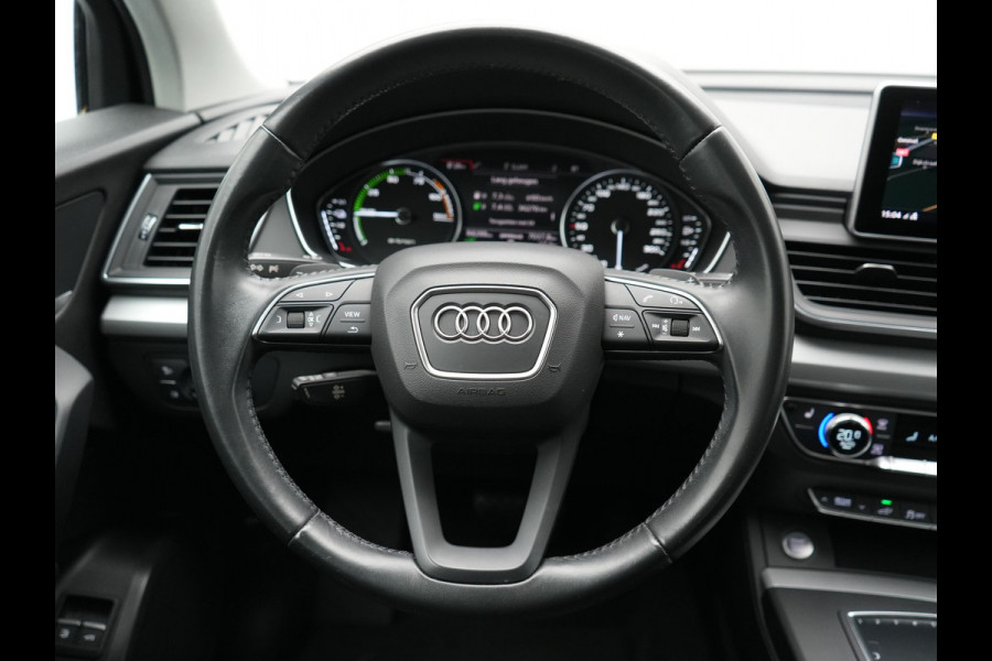 Audi Q5 50 TFSI e Quattro S Line PHEV 300pk Dealer O.H. | Trekhaak Af Fabriek | Luchtvering | Alcantara Sportstoelen Verwarmd | Cruise Control | Navigatie Plus | DAB | LED Koplampen | 18"L.M | Plug In Hybrid |