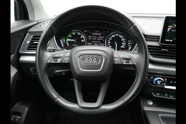Audi Q5 50 TFSI e Quattro S Line PHEV 300pk Dealer O.H. | Trekhaak Af Fabriek | Luchtvering | Alcantara Sportstoelen Verwarmd | Cruise Control | Navigatie Plus | DAB | LED Koplampen | 18"L.M | Plug In Hybrid |