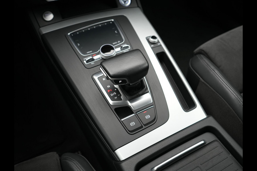 Audi Q5 50 TFSI e Quattro S Line PHEV 300pk Dealer O.H. | Trekhaak Af Fabriek | Luchtvering | Alcantara Sportstoelen Verwarmd | Cruise Control | Navigatie Plus | DAB | LED Koplampen | 18"L.M | Plug In Hybrid |