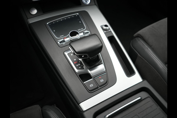 Audi Q5 50 TFSI e Quattro S Line PHEV 300pk Dealer O.H. | Trekhaak Af Fabriek | Luchtvering | Alcantara Sportstoelen Verwarmd | Cruise Control | Navigatie Plus | DAB | LED Koplampen | 18"L.M | Plug In Hybrid |