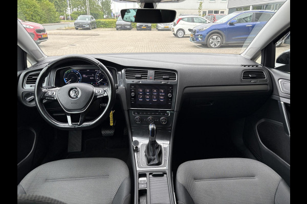 Volkswagen e-Golf e-Golf 136pk | SOH 88,7% | Virtual Cockpit | Stoelverwarming | Adaptive Cruise | Camera |