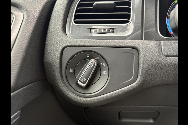 Volkswagen e-Golf e-Golf 136pk | SOH 88,7% | Virtual Cockpit | Stoelverwarming | Adaptive Cruise | Camera |