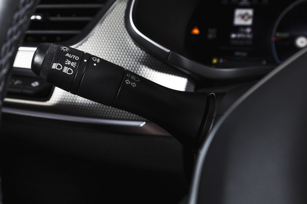 Renault Arkana 1.6 E-Tech full hybrid 145 techno | Dig. Cockpit | Adapt. Cruise | Stoel-+Stuurverw. | PDC | Camera | NAV + App, Connect | ECC | Afn. Trekhaak | LM 18" |