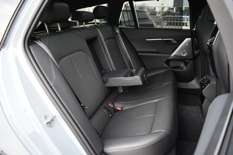 BMW M5 Touring | Kreidegrau Ind. | Ultimate Pack | Keramisch | Pano | Trekh | B&W | DA+