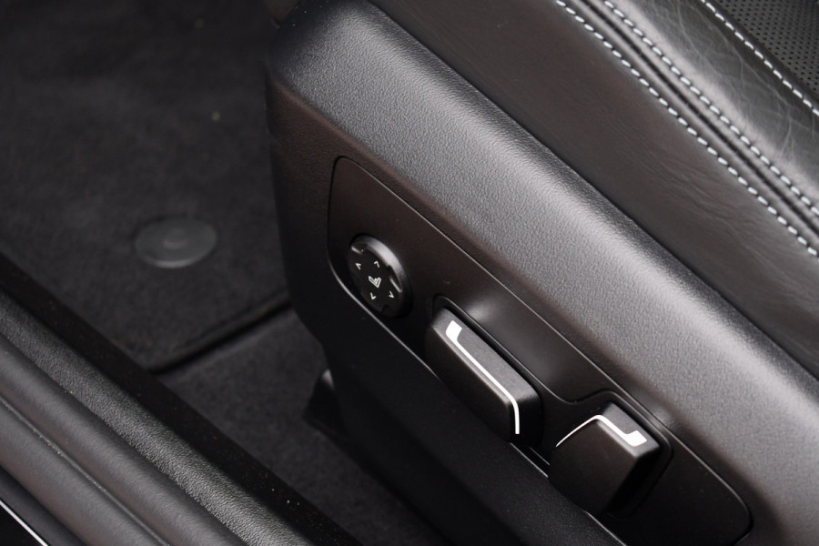BMW M5 Touring | Kreidegrau Ind. | Ultimate Pack | Keramisch | Pano | Trekh | B&W | DA+