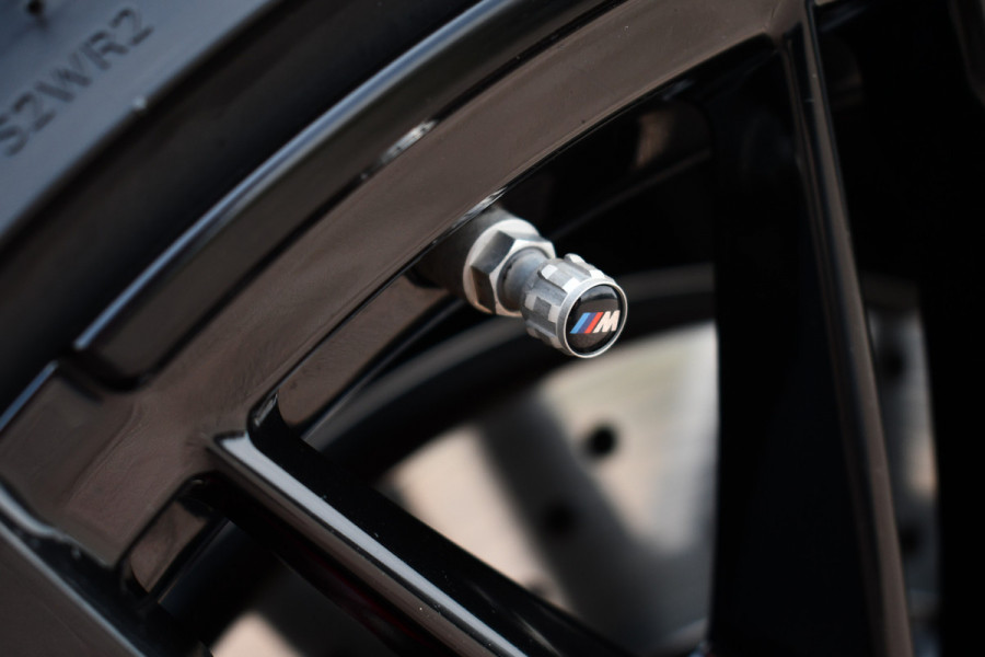 BMW M5 Touring | Kreidegrau Ind. | Ultimate Pack | Keramisch | Pano | Trekh | B&W | DA+