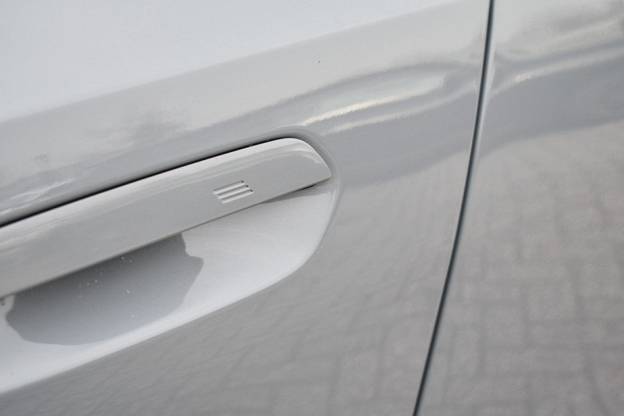 BMW M5 Touring | Kreidegrau Ind. | Ultimate Pack | Keramisch | Pano | Trekh | B&W | DA+
