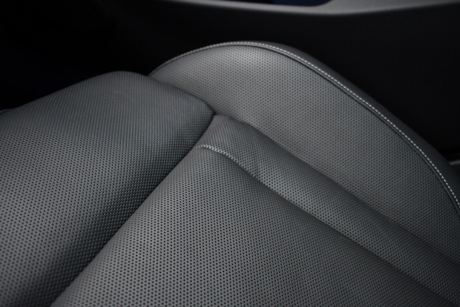 BMW M5 Touring | Kreidegrau Ind. | Ultimate Pack | Keramisch | Pano | Trekh | B&W | DA+