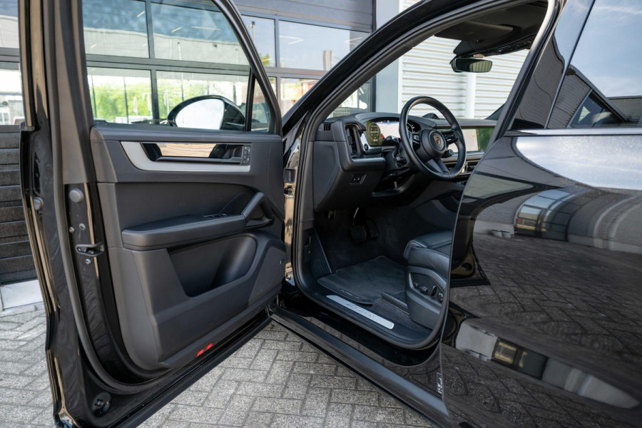 Porsche Cayenne 3.0 E-Hybrid Sport-Design Sportuitlaat Display