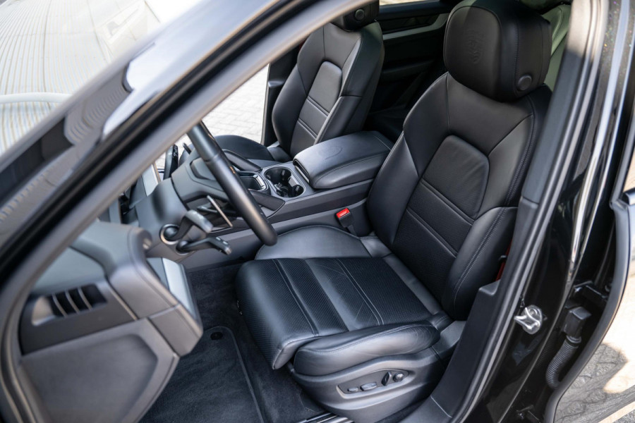 Porsche Cayenne 3.0 E-Hybrid Sport-Design Sportuitlaat Display