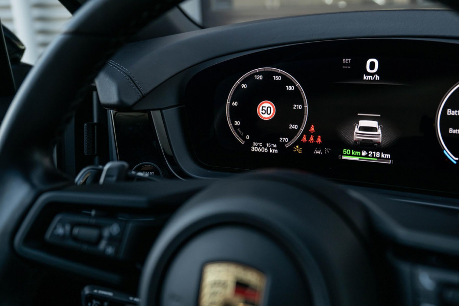 Porsche Cayenne 3.0 E-Hybrid Sport-Design Sportuitlaat Display