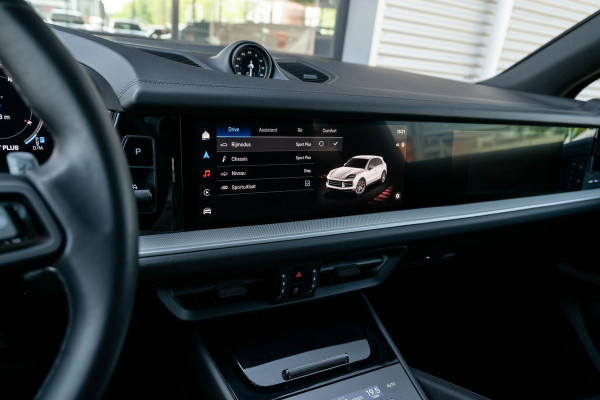 Porsche Cayenne 3.0 E-Hybrid Sport-Design Sportuitlaat Display
