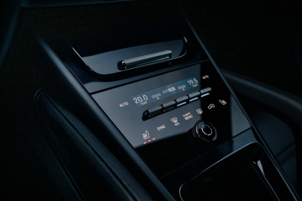 Porsche Cayenne 3.0 E-Hybrid Sport-Design Sportuitlaat Display
