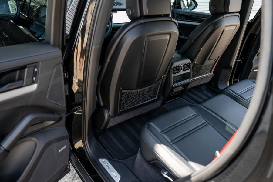 Porsche Cayenne 3.0 E-Hybrid Sport-Design Sportuitlaat Display