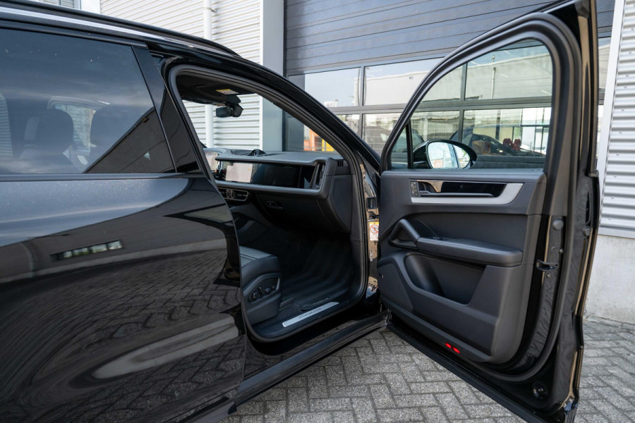 Porsche Cayenne 3.0 E-Hybrid Sport-Design Sportuitlaat Display