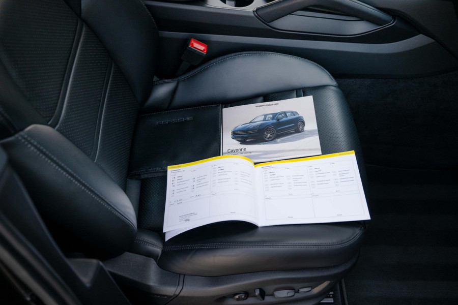 Porsche Cayenne 3.0 E-Hybrid Sport-Design Sportuitlaat Display