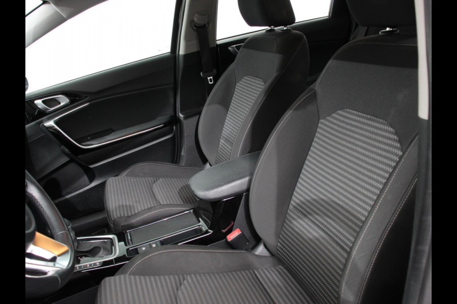 Kia Ceed Sportswagon 1.6 GDI PHEV DynamicLine Automaat Climate control Keyless Cruise control LED Parkeersensoren achter Camera Stuur verwarming Stoel verwarming Apple Carplay/ Andriod Auto