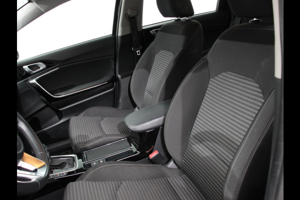 Kia Ceed Sportswagon 1.6 GDI PHEV DynamicLine Automaat Climate control Keyless Cruise control LED Parkeersensoren achter Camera Stuur verwarming Stoel verwarming Apple Carplay/ Andriod Auto