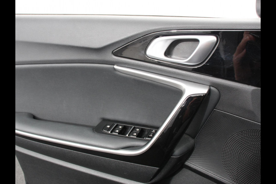 Kia Ceed Sportswagon 1.6 GDI PHEV DynamicLine Automaat Climate control Keyless Cruise control LED Parkeersensoren achter Camera Stuur verwarming Stoel verwarming Apple Carplay/ Andriod Auto