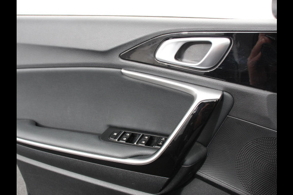 Kia Ceed Sportswagon 1.6 GDI PHEV DynamicLine Automaat Climate control Keyless Cruise control LED Parkeersensoren achter Camera Stuur verwarming Stoel verwarming Apple Carplay/ Andriod Auto