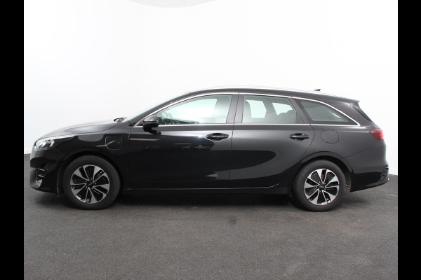 Kia Ceed Sportswagon 1.6 GDI PHEV DynamicLine Automaat Climate control Keyless Cruise control LED Parkeersensoren achter Camera Stuur verwarming Stoel verwarming Apple Carplay/ Andriod Auto