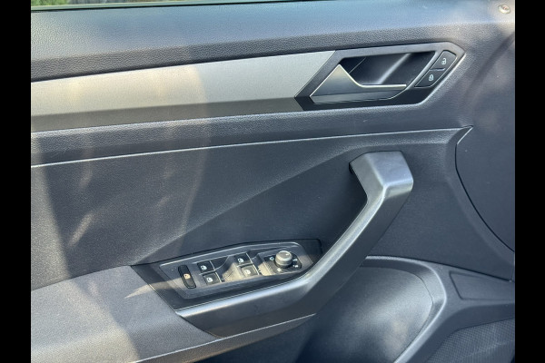 Volkswagen T-Roc 1.5 TSI Sport | Carplay/Android, ACC, Navi, Clima, PDC, Trekhaak |