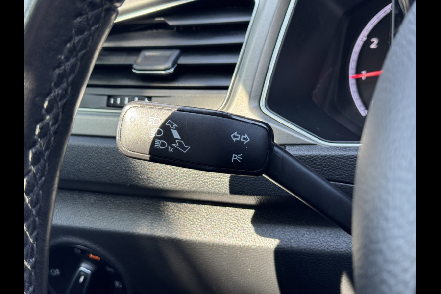 Volkswagen T-Roc 1.5 TSI Sport | Carplay/Android, ACC, Navi, Clima, PDC, Trekhaak |