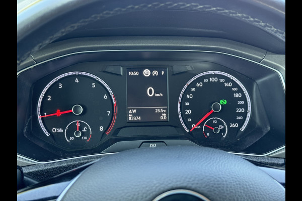 Volkswagen T-Roc 1.5 TSI Sport | Carplay/Android, ACC, Navi, Clima, PDC, Trekhaak |