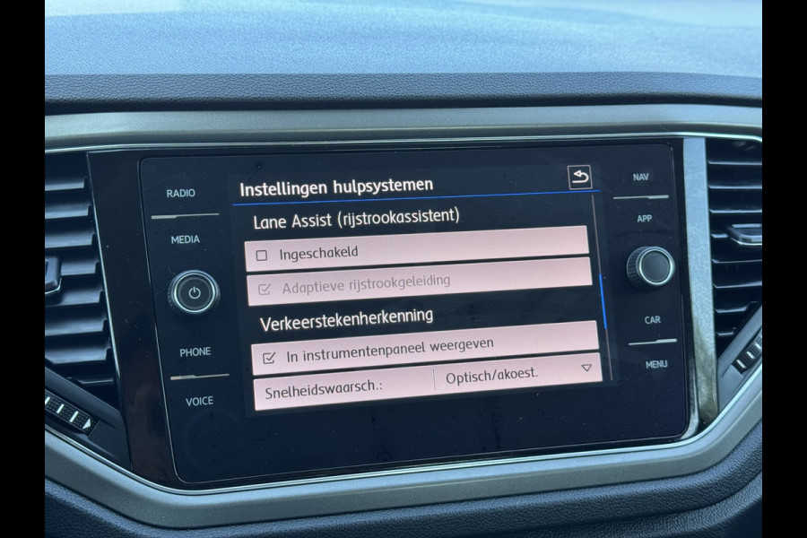 Volkswagen T-Roc 1.5 TSI Sport | Carplay/Android, ACC, Navi, Clima, PDC, Trekhaak |
