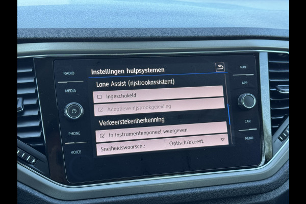 Volkswagen T-Roc 1.5 TSI Sport | Carplay/Android, ACC, Navi, Clima, PDC, Trekhaak |