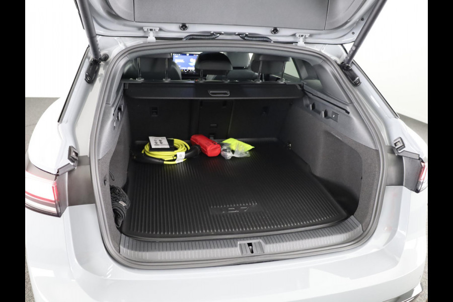 Volkswagen ID.7 Tourer Limited Edition Plus 86 kWh accu, 210 kW / 286 PK / Trekhaak / Head-up-display / Carplay / 360 cam