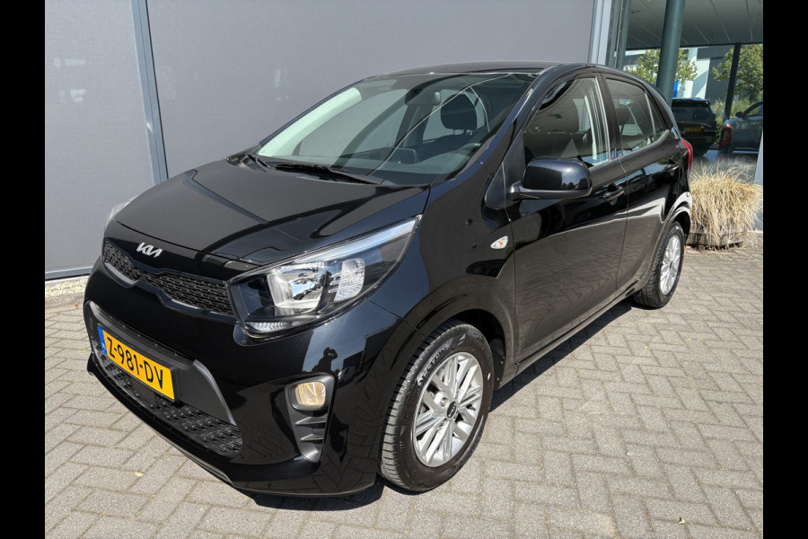Kia Picanto 1.0 DPi DynamicLine Achteruitrijcamera - Apple carplay - Airco - Cruise control - Navigatie - Cruise control - Licht metalen velgen 14 inch - Radio - Start/stop systeem - Bluetooth - Elektrische ramen - Stuur multifunctioneel