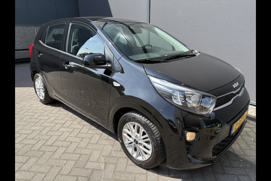 Kia Picanto 1.0 DPi DynamicLine Achteruitrijcamera - Apple carplay - Airco - Cruise control - Navigatie - Cruise control - Licht metalen velgen 14 inch - Radio - Start/stop systeem - Bluetooth - Elektrische ramen - Stuur multifunctioneel