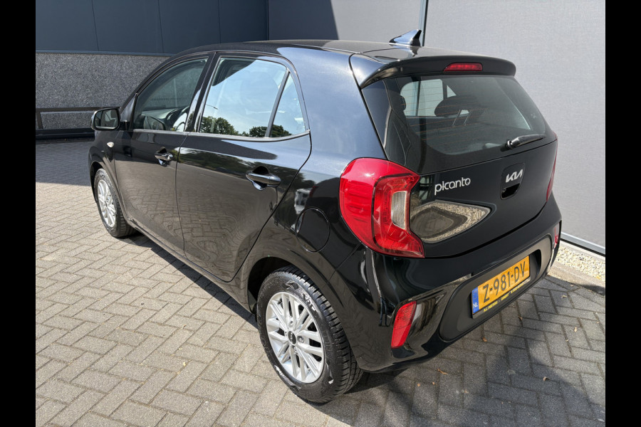 Kia Picanto 1.0 DPi DynamicLine Achteruitrijcamera - Apple carplay - Airco - Cruise control - Navigatie - Cruise control - Licht metalen velgen 14 inch - Radio - Start/stop systeem - Bluetooth - Elektrische ramen - Stuur multifunctioneel