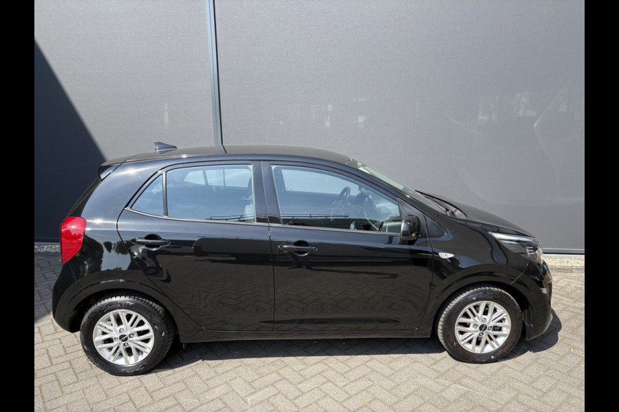 Kia Picanto 1.0 DPi DynamicLine Achteruitrijcamera - Apple carplay - Airco - Cruise control - Navigatie - Cruise control - Licht metalen velgen 14 inch - Radio - Start/stop systeem - Bluetooth - Elektrische ramen - Stuur multifunctioneel