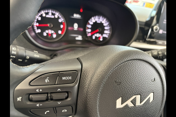 Kia Picanto 1.0 DPi DynamicLine Achteruitrijcamera - Apple carplay - Airco - Cruise control - Navigatie - Cruise control - Licht metalen velgen 14 inch - Radio - Start/stop systeem - Bluetooth - Elektrische ramen - Stuur multifunctioneel